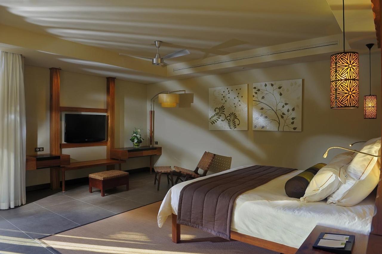 Trou Aux Biches Beachcomber Golf Resort & Spa Esterno foto A bedroom at the Taj Bengal