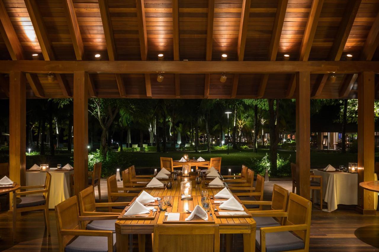 Trou Aux Biches Beachcomber Golf Resort & Spa Esterno foto The Deck