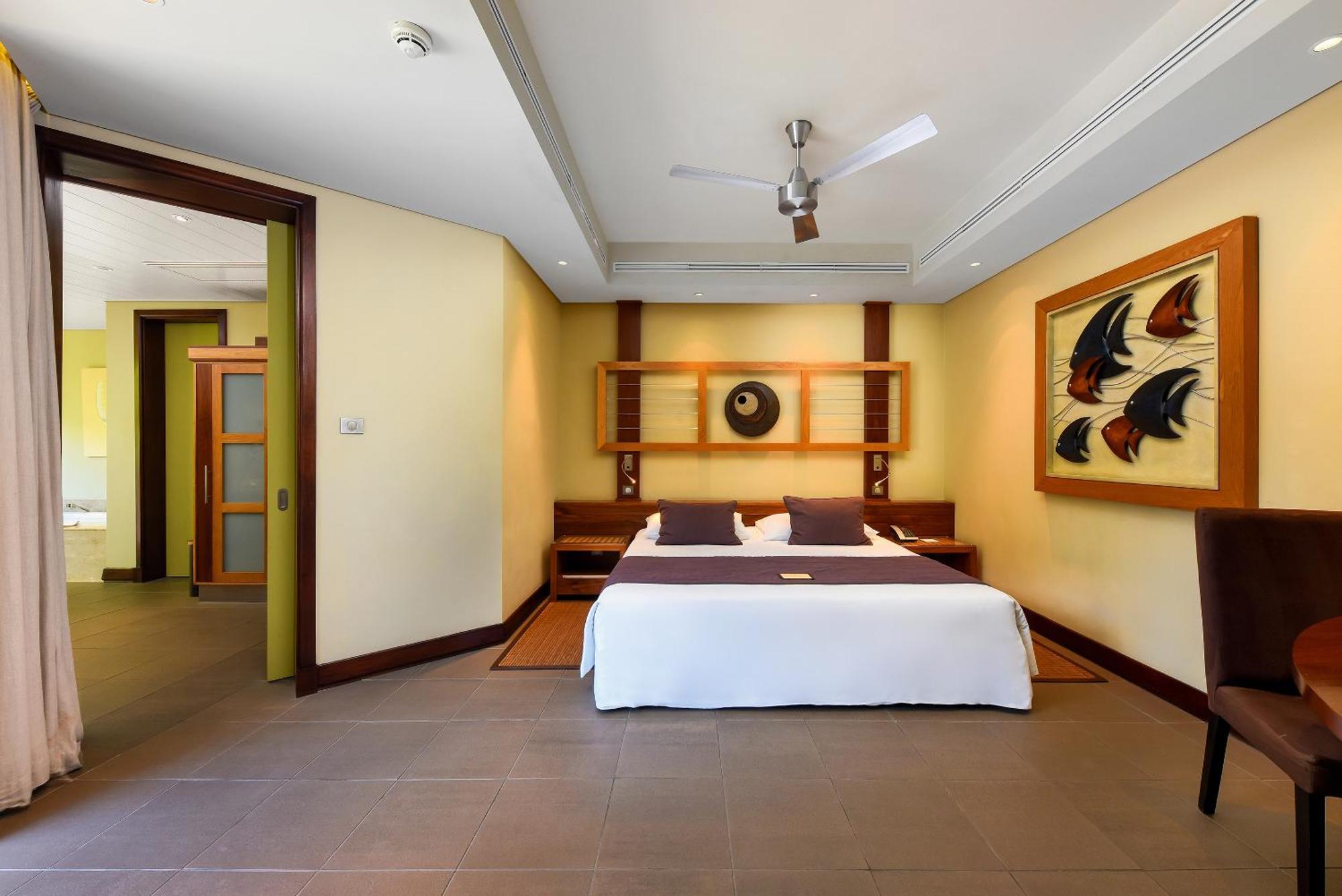 Trou Aux Biches Beachcomber Golf Resort & Spa Esterno foto A bedroom at the resort
