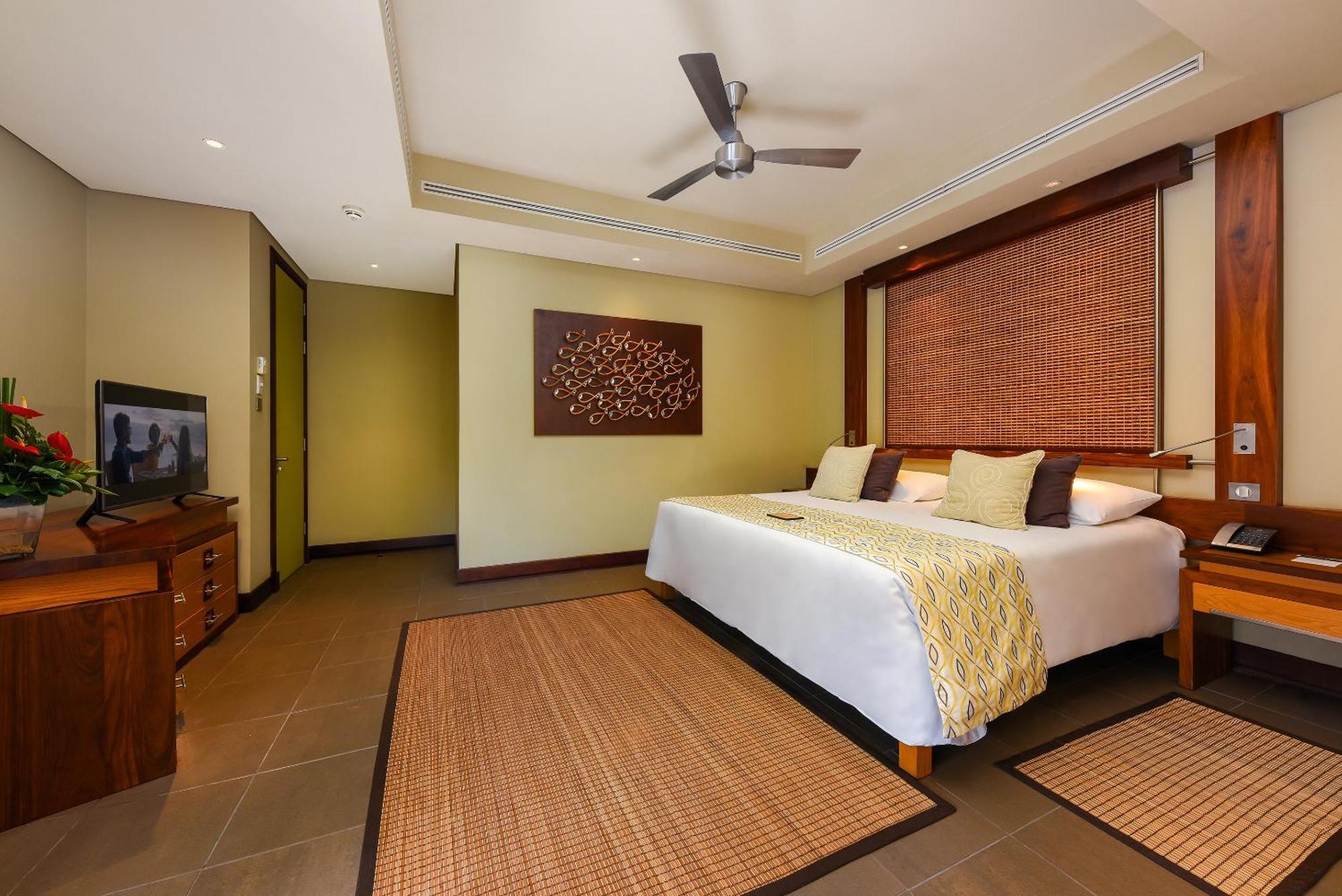 Trou Aux Biches Beachcomber Golf Resort & Spa Esterno foto A bedroom at the resort