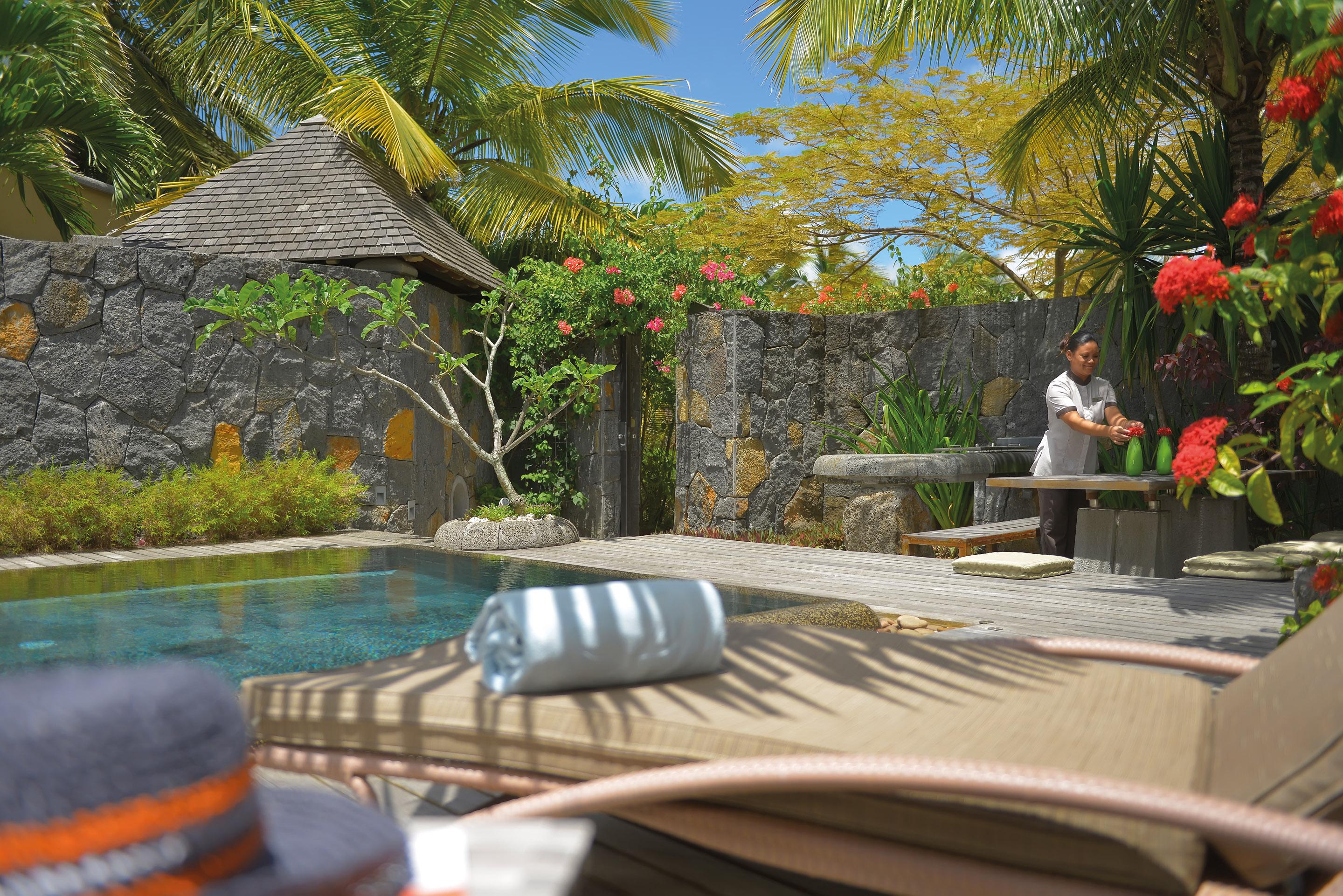 Trou Aux Biches Beachcomber Golf Resort & Spa Esterno foto A pool at the resort