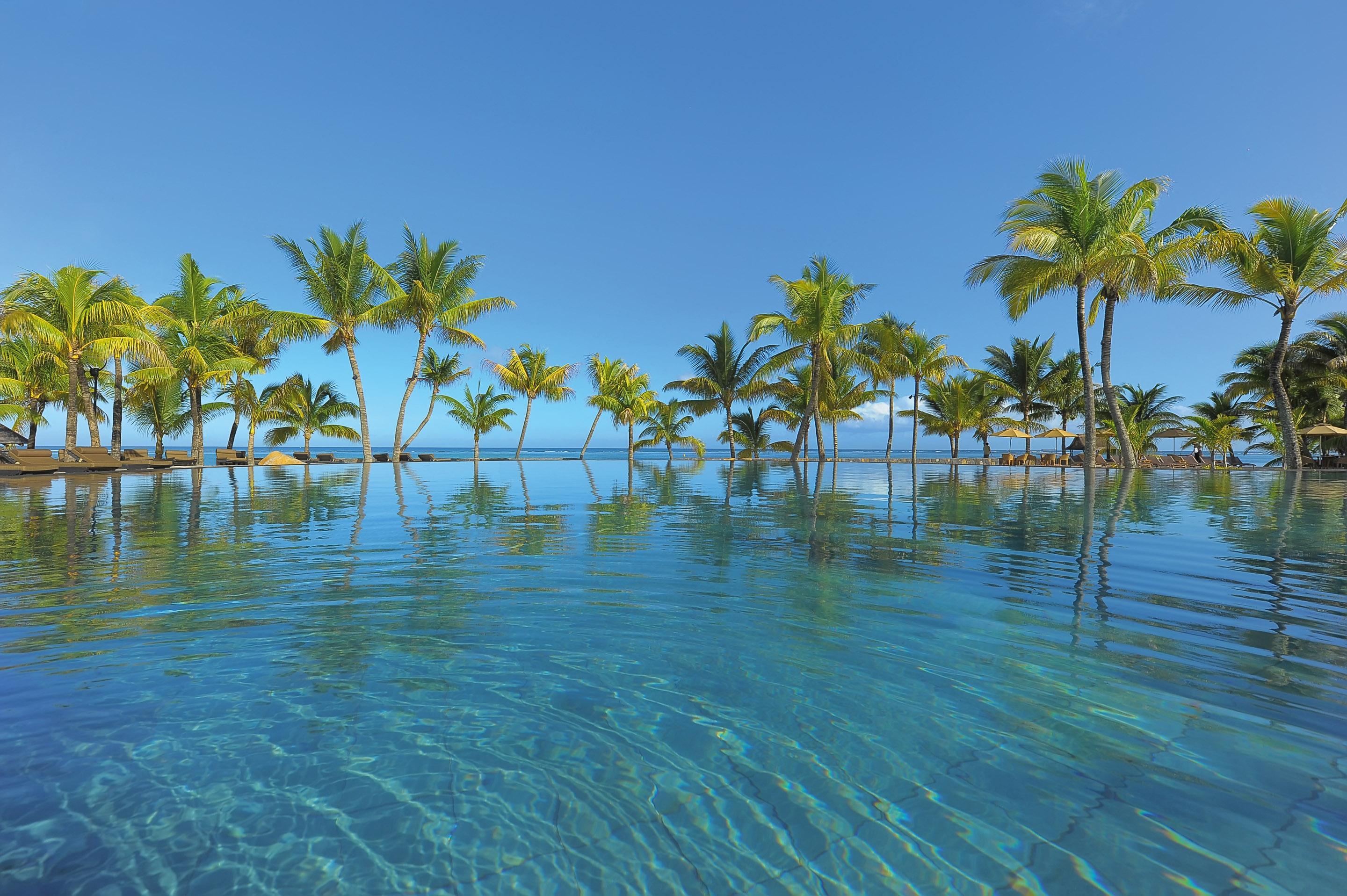 Trou Aux Biches Beachcomber Golf Resort & Spa Esterno foto View of the beach