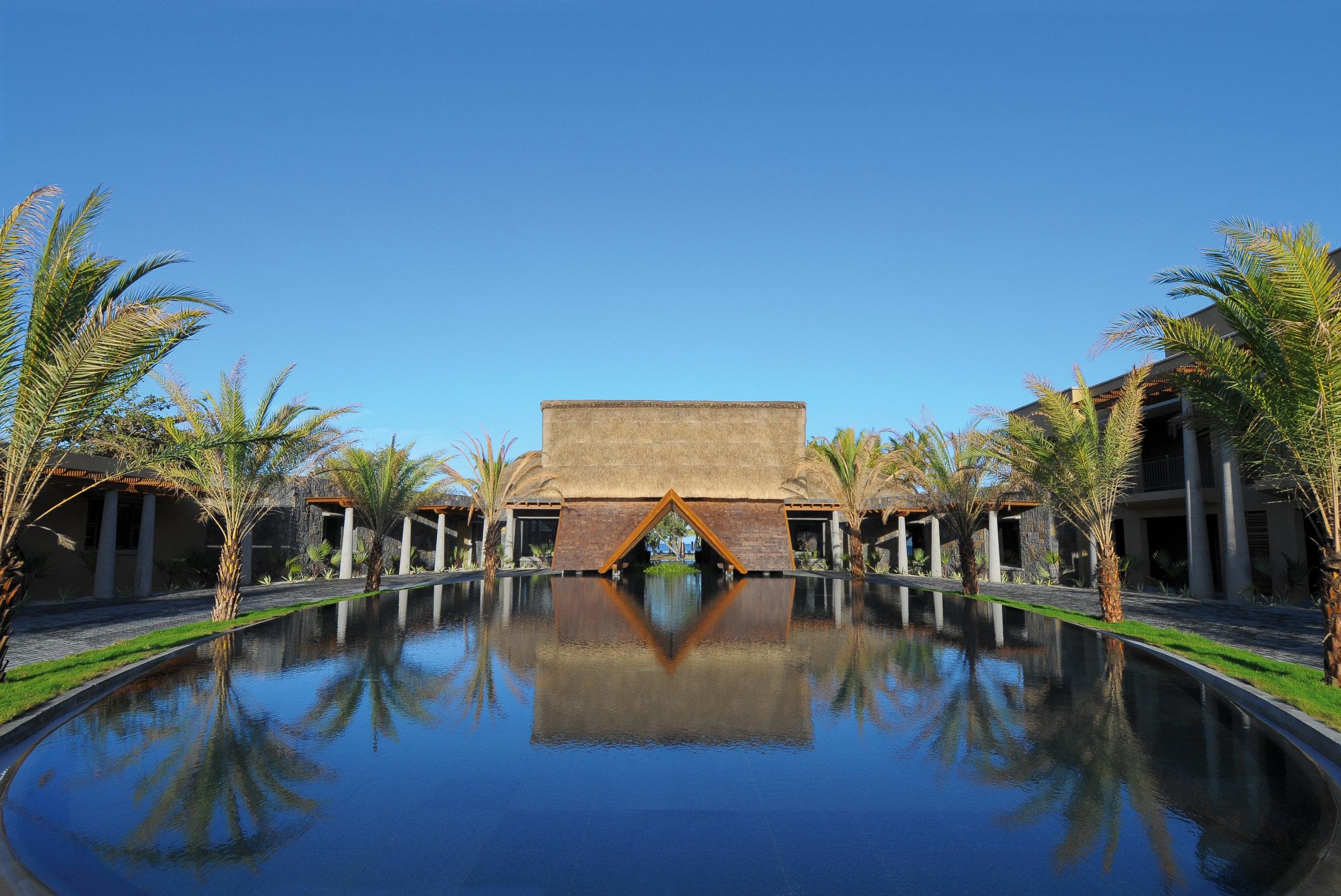 Trou Aux Biches Beachcomber Golf Resort & Spa Esterno foto The resort's main entrance