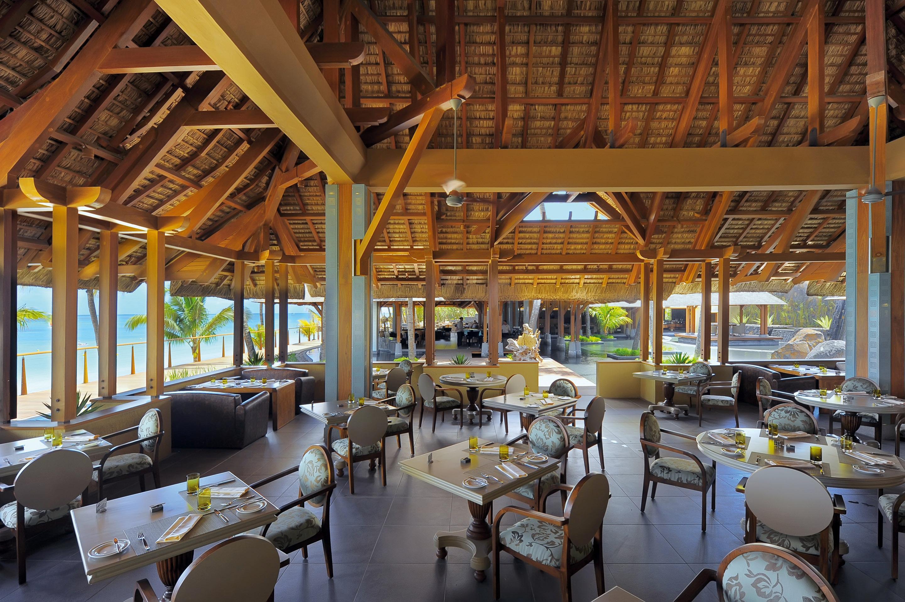 Trou Aux Biches Beachcomber Golf Resort & Spa Esterno foto The restaurant at the resort